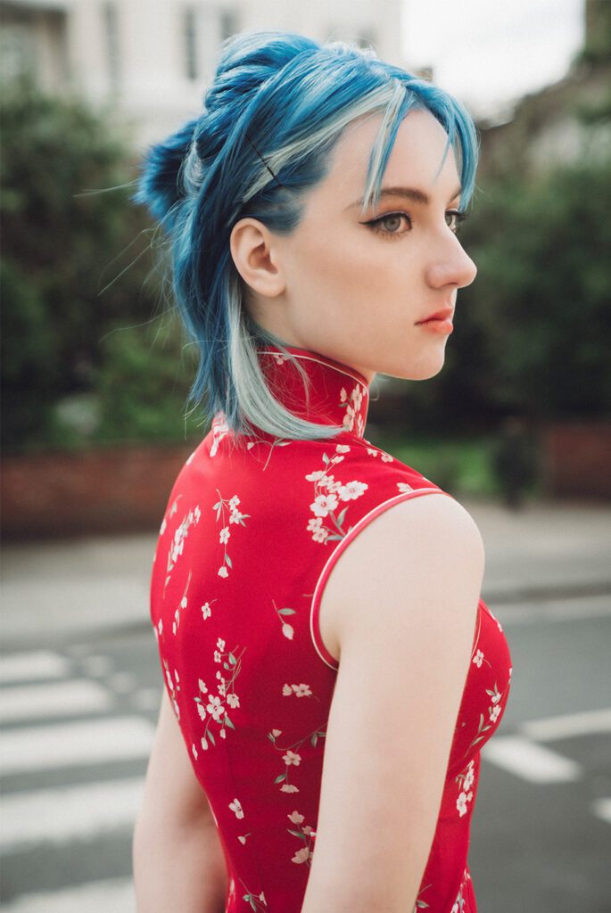 Our muse Alexandra wore a Chinese Dress (Qipao) with her eye catching blue hair.