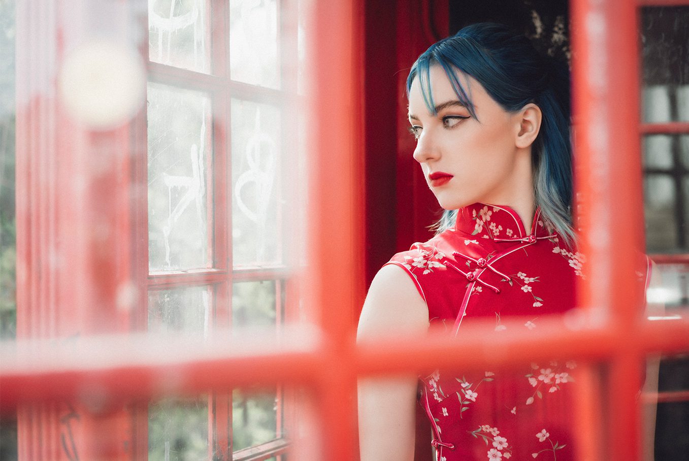 Our muse Alexandra wore a Chinese Dress (Qipao) with her eye catching blue hair.